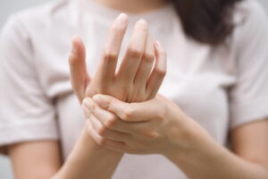 Osteoarthritis is a common cause of hand joint pain in the elderly. and those with a family history of degenerative knuckles
