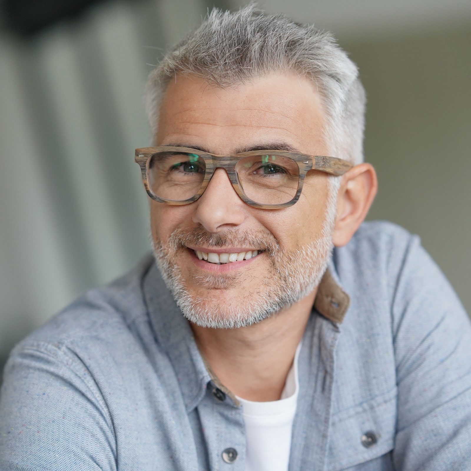 Middle-aged guy with trendy eyeglasses