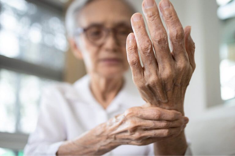 Elderly female patient suffer from numbing pain