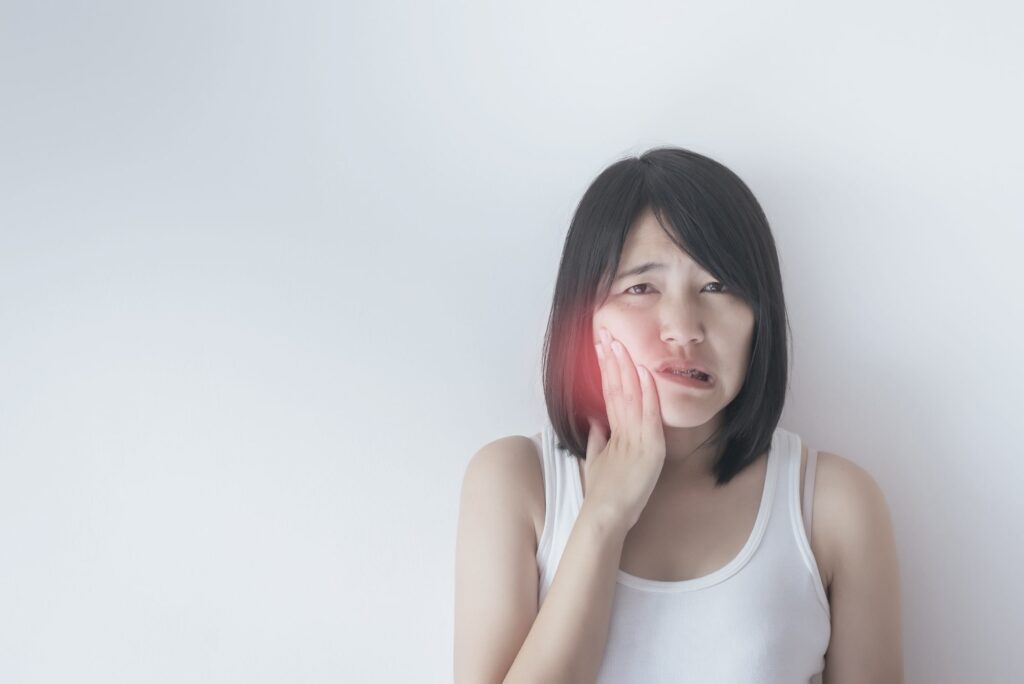 Woman with pain in the toothache