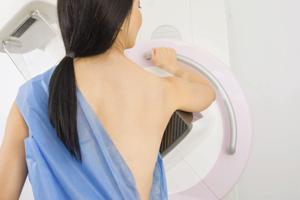 A women receiving 3D Mammography
