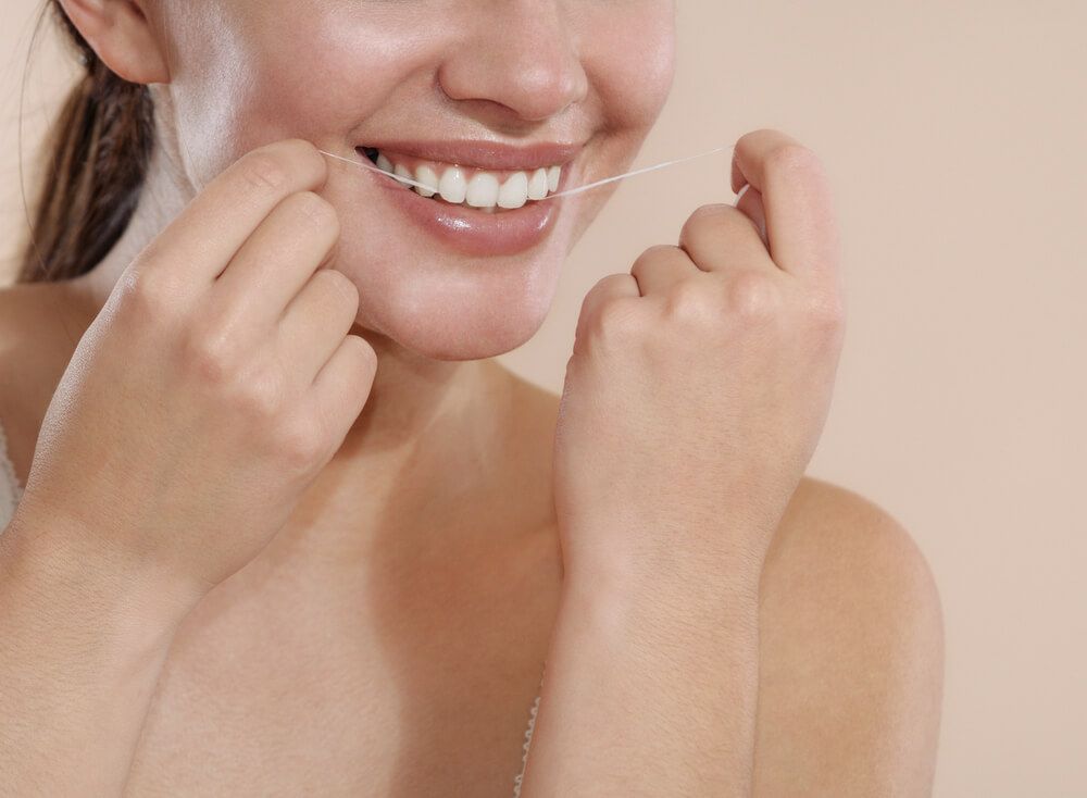How-to-Floss-Your-Teeth