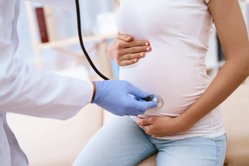 The doctor examines the pregnant girl.