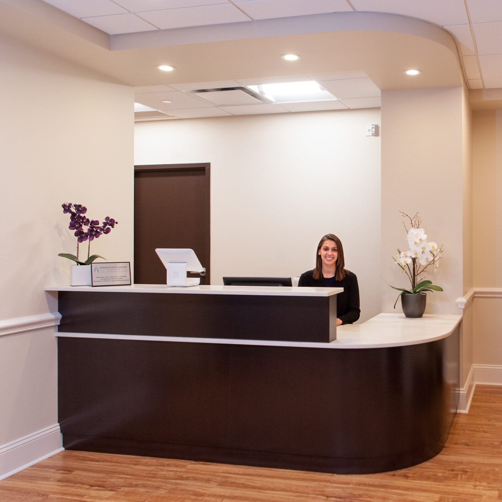 Jandali Plastic Surgery office front desk