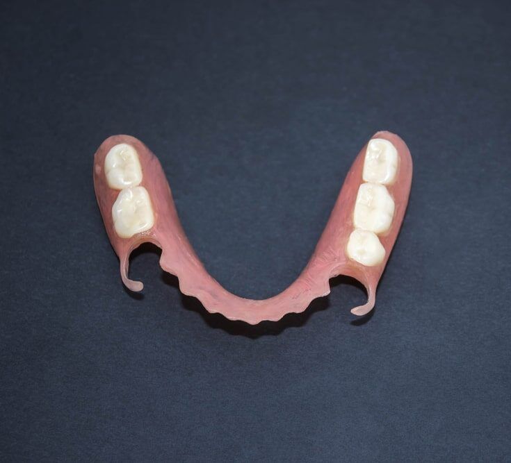 Removable denture flexible