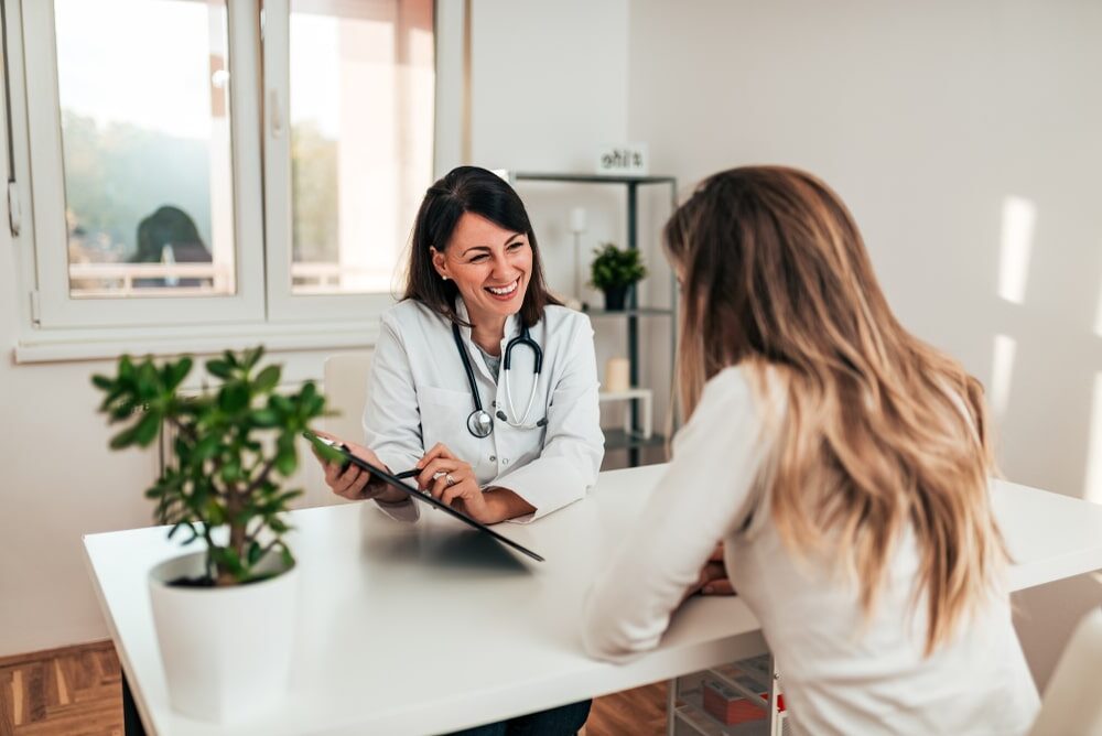 Female specialist explaining diagnosis to her patient.