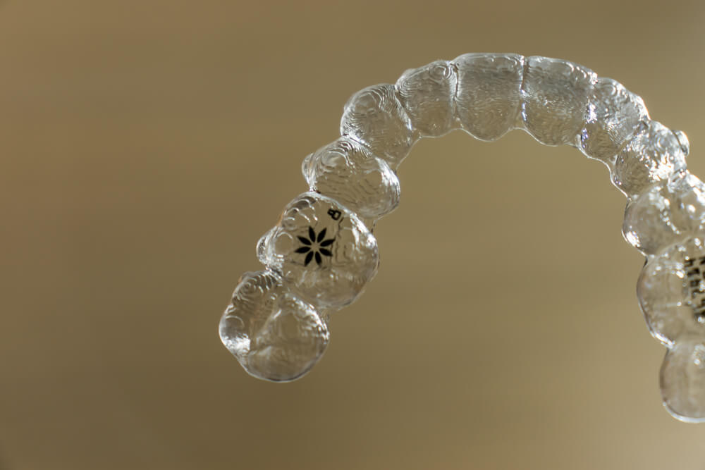 Invisible dental bracket for orthodontics