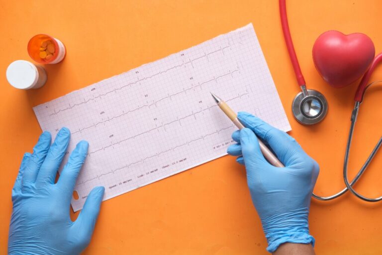 Stethoscope with heart reading