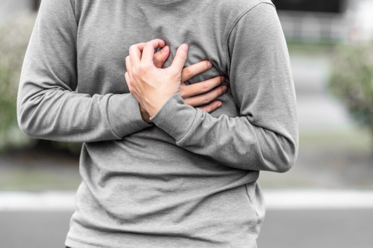 Early Warning Signs of a Heart Attack You Shouldn’t Ignore