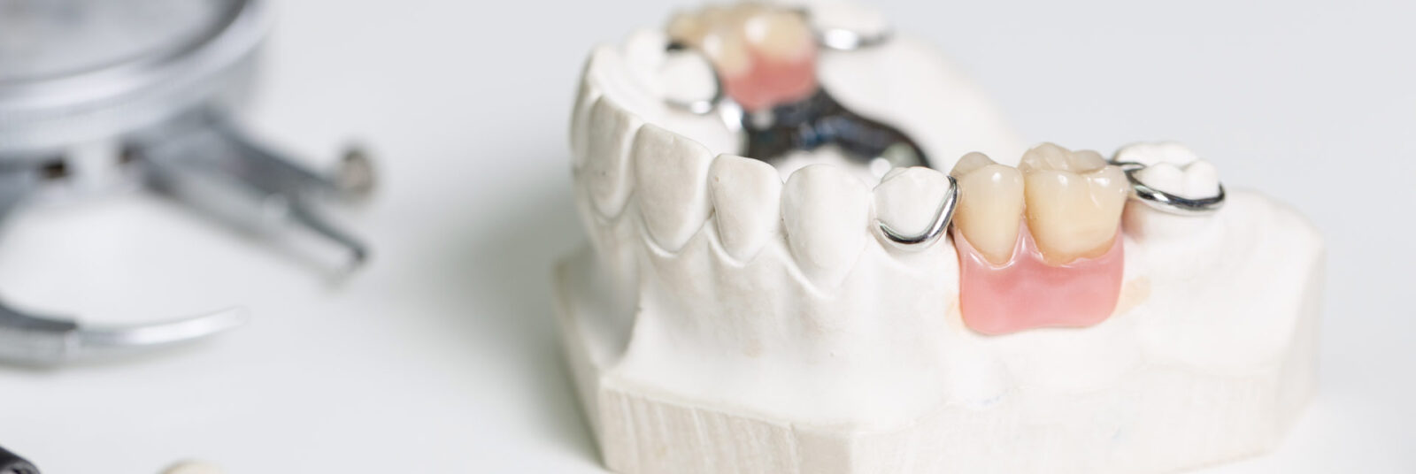 Artificial dentition and instruments in a dental laboratory