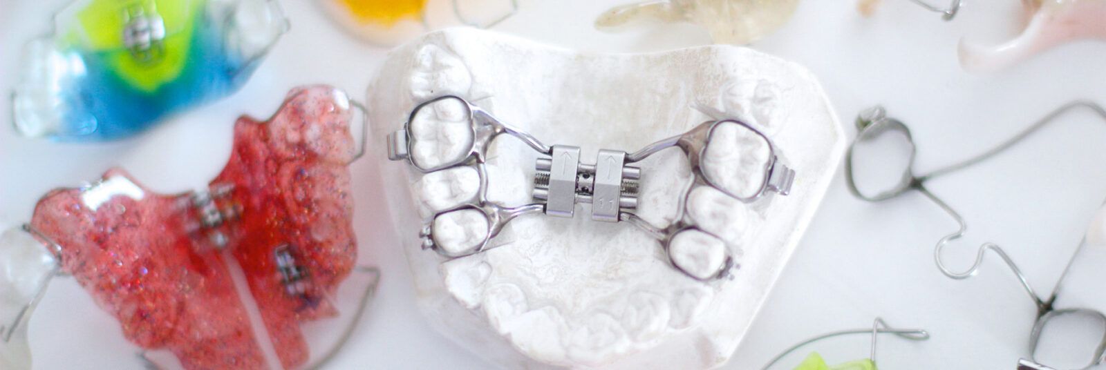 Colorful orthodontic appliances
