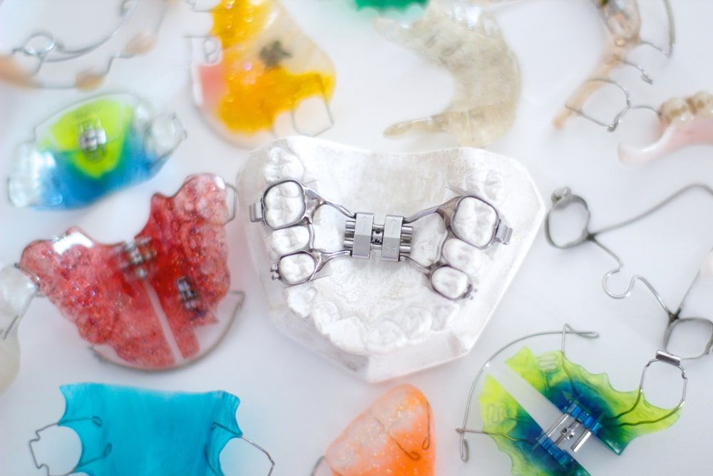 Colorful orthodontic appliances
