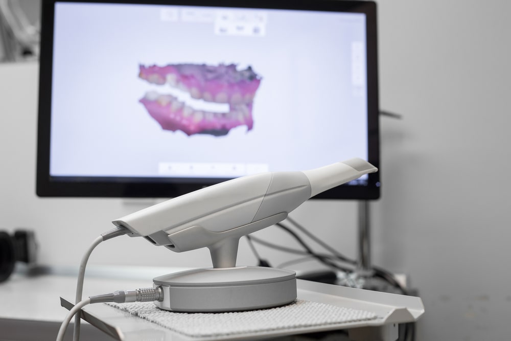 Dental 3d scanner and monitor in the dentist's office